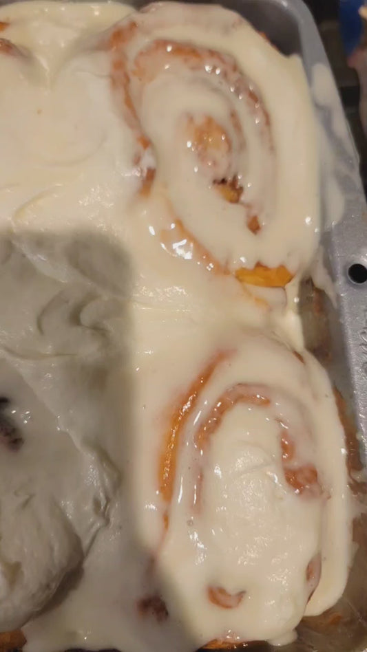 Jumbo Gourmet Cinnamon Rolls: Unique Flavors, Big Delight